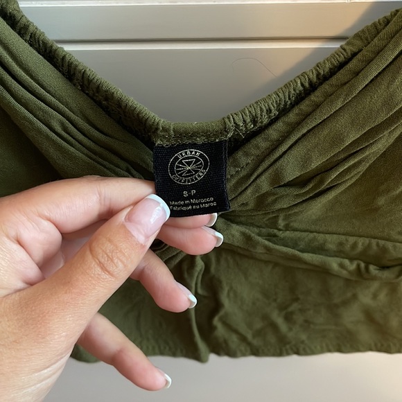 Green Urban Outfitters crop top - Picture 3 of 4